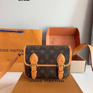 LV 中古 スモール メッセンジャーバッグ