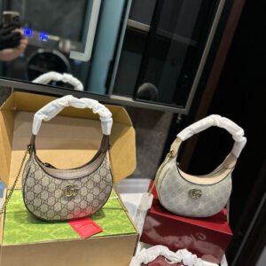Gucci- クレセントバッグ