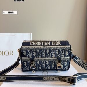 ディオール キャンプ メッセンジャーバッグ