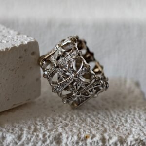 クロムハーツ ホワイトゴールド ラウンド 墓葬リング 925 シルバー製 18K ゴールドメッキ ハンドセッティング ハンドエングレービング