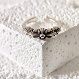 クロムハーツ スリム フローラルクロス オープンリング