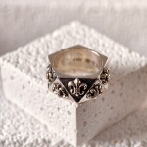 クロハート ダイヤモンドカット チャームクロス リング