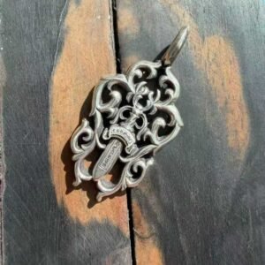 クロハート ダガー フレイム ペンダント