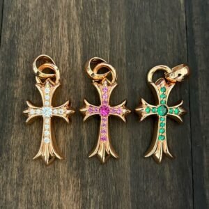 クロムハーツ ゴールドメッキ ティアドロップ クロス ダイヤモンドインレイ