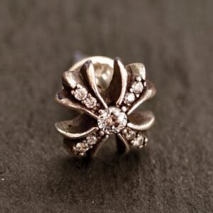 𝐂𝐡𝐫𝐨𝐦𝐞 𝐡𝐞𝐚𝐫𝐭𝐬 クロムハーツ パヴェダイヤ クロスフラワー ピアス