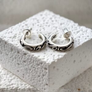 𝐂𝐡𝐫𝐨𝐦𝐞 𝐡𝐞𝐚𝐫𝐭𝐬 クロムハーツ ヴァイン ハーフフープ ピアス