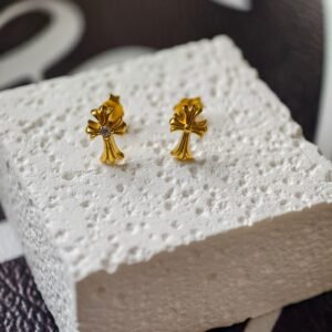 𝐂𝐡𝐫𝐨𝐦𝐞 𝐡𝐞𝐚𝐫𝐭𝐬 クロムハーツ 22KGP ロングクロス ホワイトダイヤ / ノンストーン ピアス