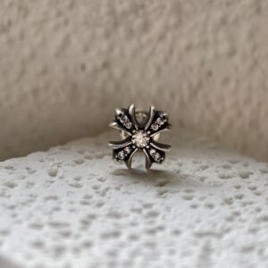 𝐂𝐡𝐫𝐨𝐦𝐞 𝐡𝐞𝐚𝐫𝐭𝐬 クロムハーツ パヴェダイヤ クロスフラワー ピアス