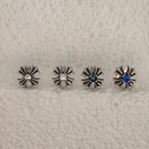 𝐂𝐡𝐫𝐨𝐦𝐞 𝐡𝐞𝐚𝐫𝐭𝐬 クロムハーツ クロスフラワー ピアス