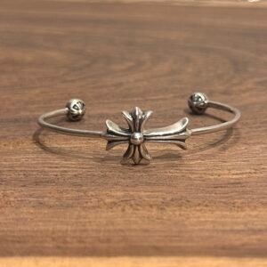 クロムハーツ スモールクロス オープンバン